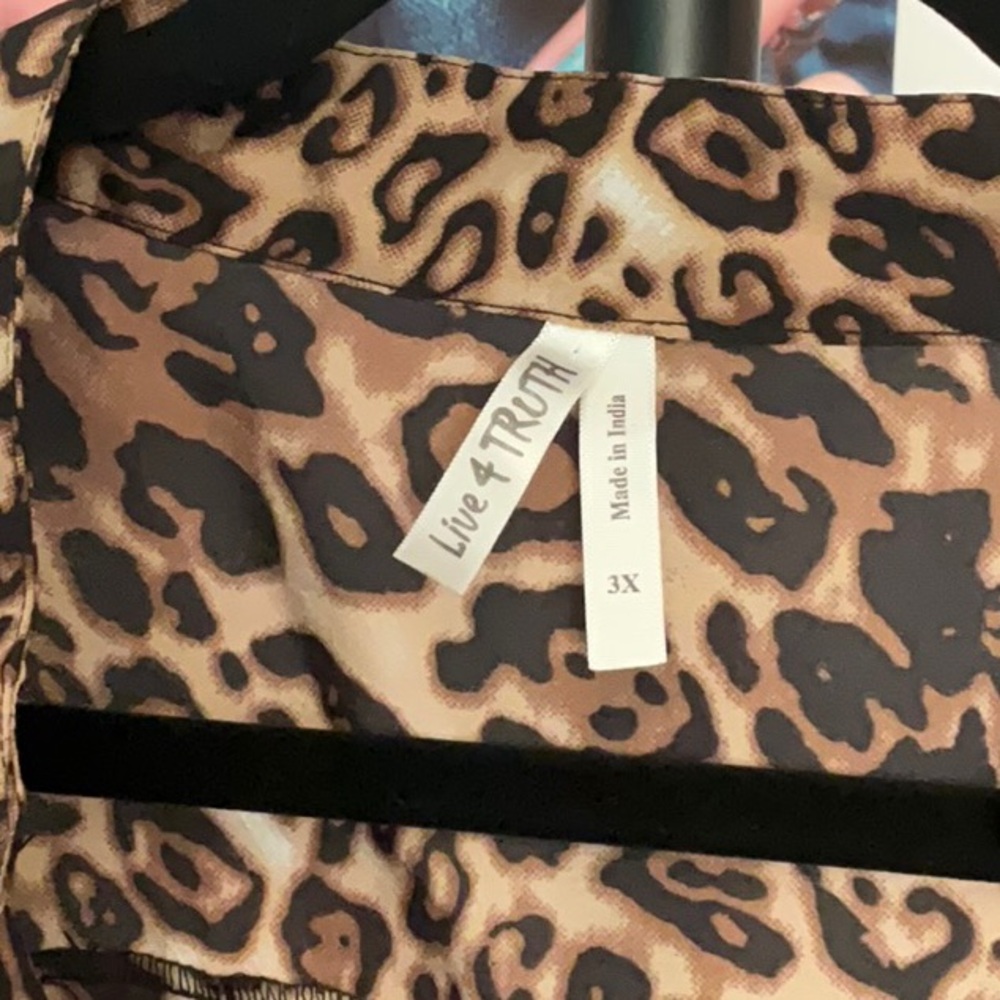 Live 4 truth 3x leopard print high low blouse with 3/4 inch sleeves - Picture 3 of 5